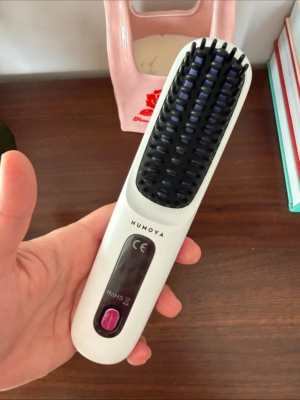 Numoya White & Black Heated Straightening Brush - White